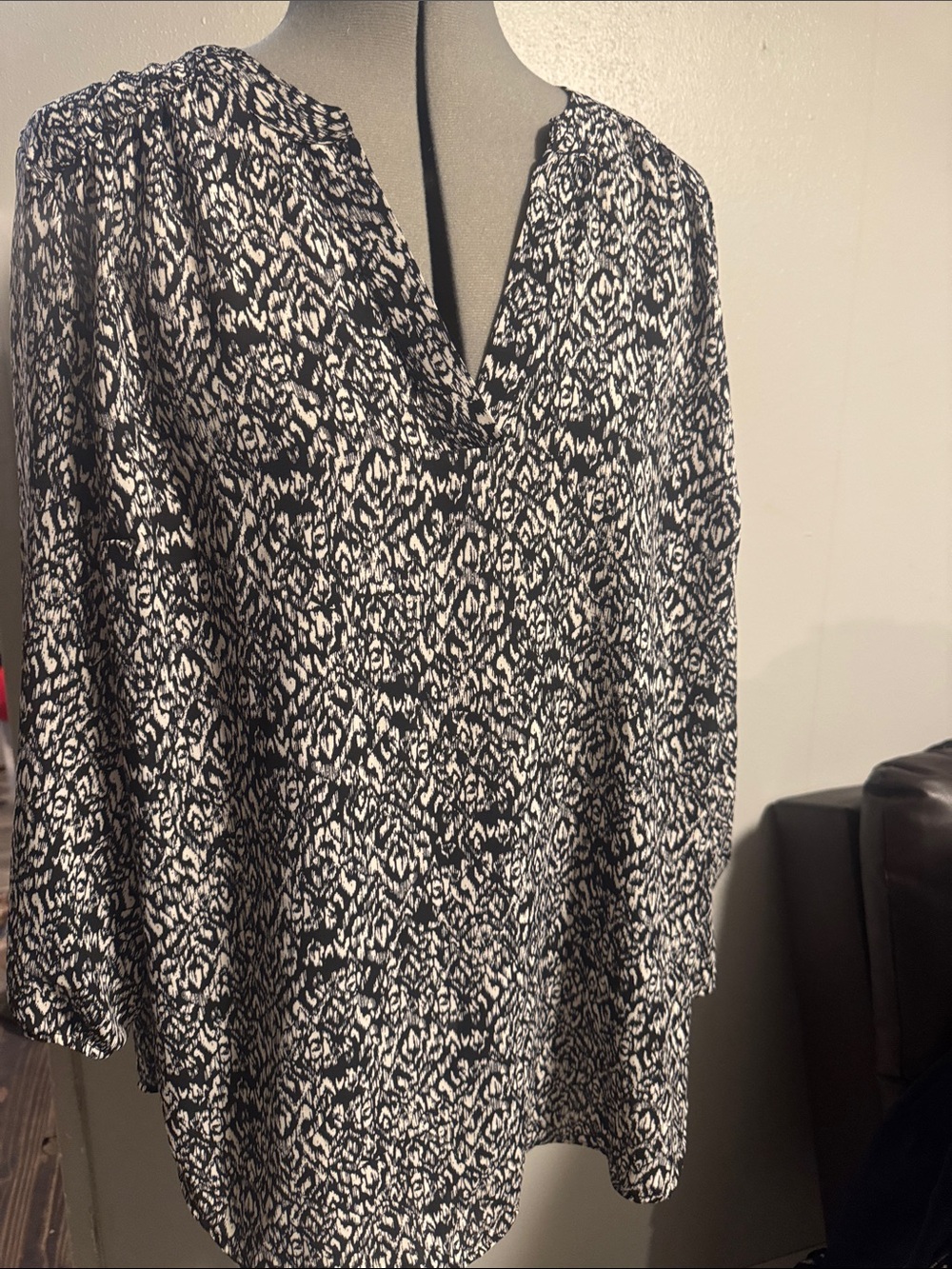 torrid Black and White Printed V-Neck Blouse